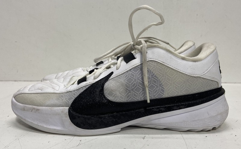 Nike Giannis Immortality 3 White Black Basketball Shoes Men's Size 12