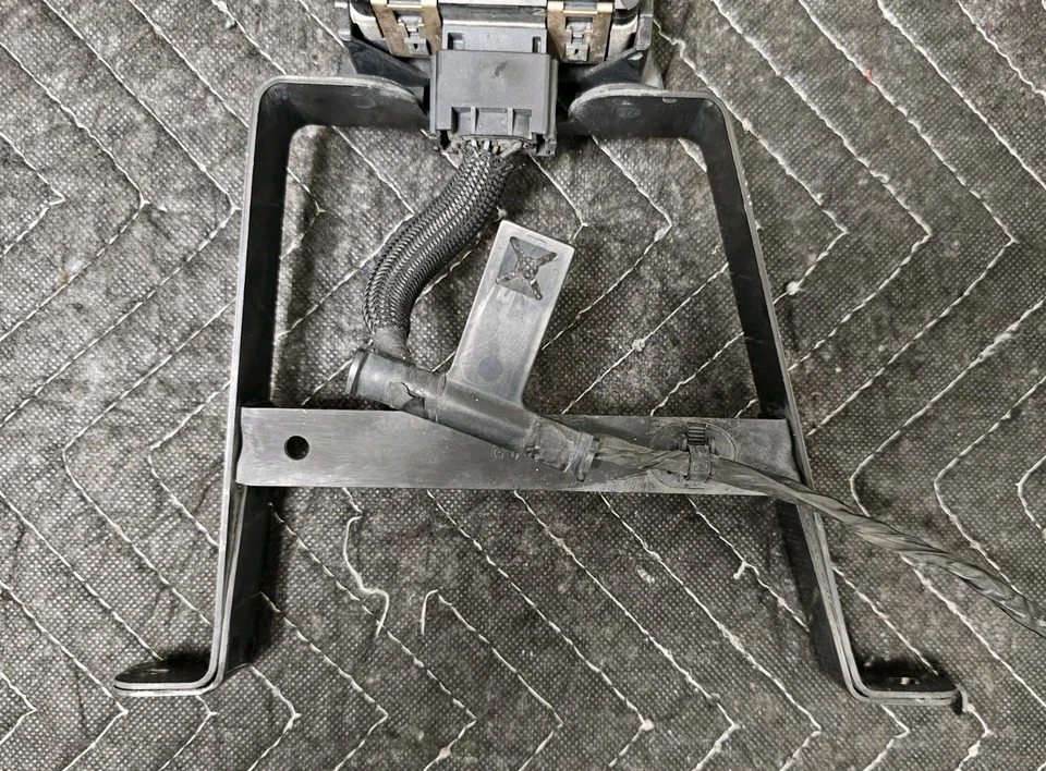 Jaguar F-Pace 2018-23 genuino control de crucero/sensor de distancia de radar con conector Foto 3 de 4