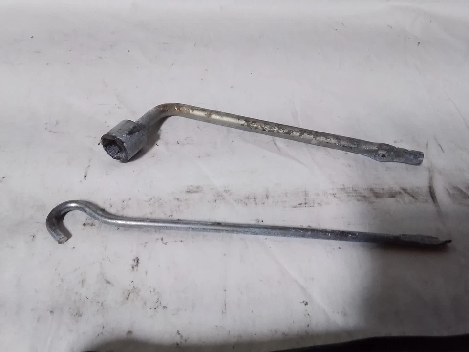 Infiniti Q45 1997 98 99 00 2001 Spare Tire Tool Kit #P-31K - Image 3 of 3