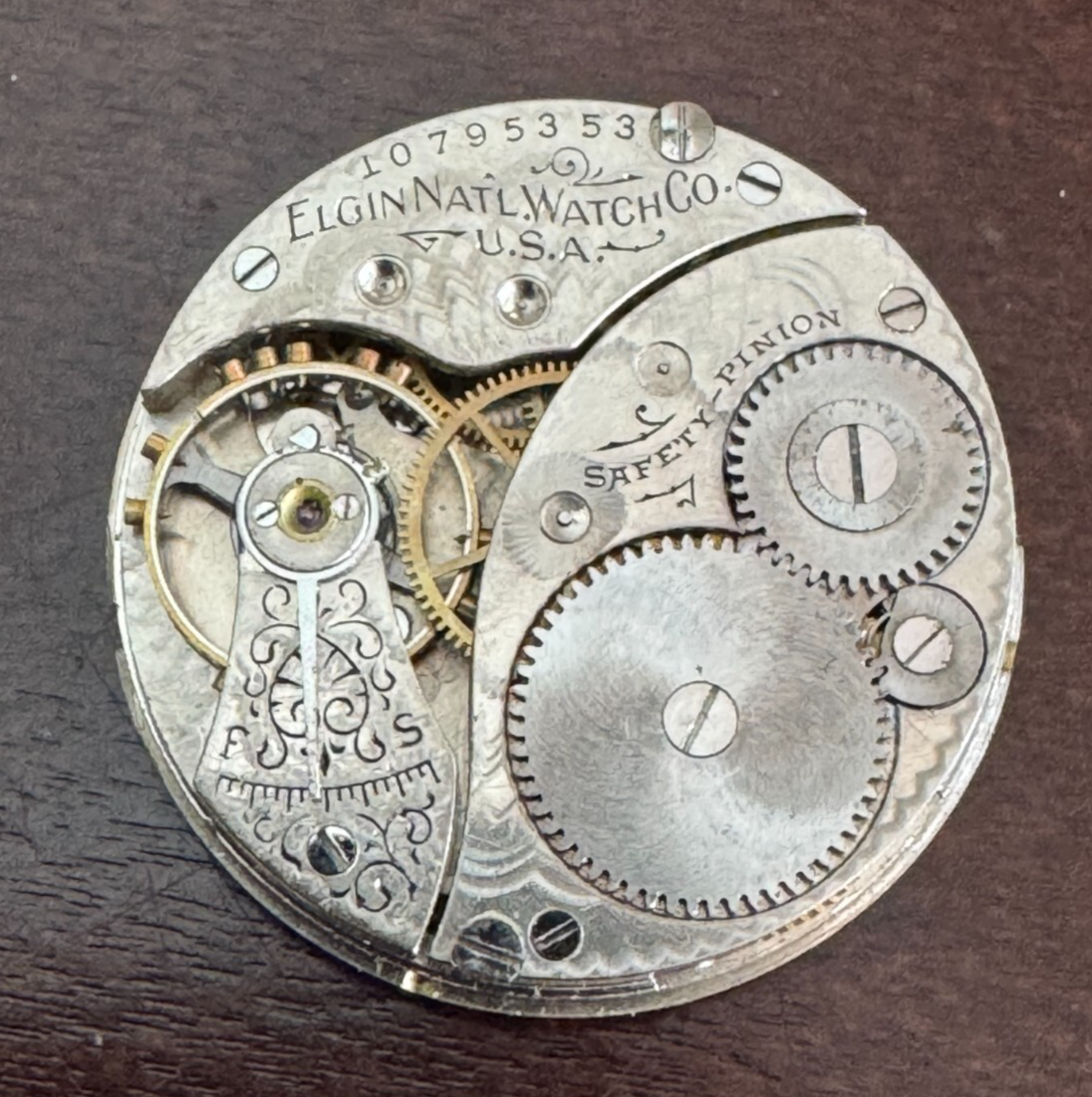 VINTAGE 0 SIZE ELGIN POCKET WATCH MOVEMENT GR. 320 KEEPING TIME