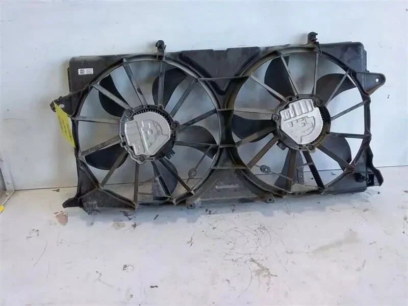 2015-2019 Chevy Tahoe Suburban 1500 Radiator Motor Cooling Fan Assembly OEM — 第 2/3 张图片