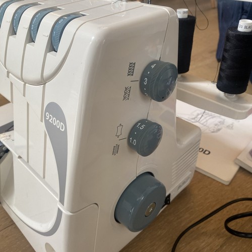 Janome 9200D Overlocker Sewing Machine - Picture 4 of 8