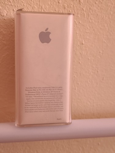iPod Nano 8gb Silver - Picture 3 of 4