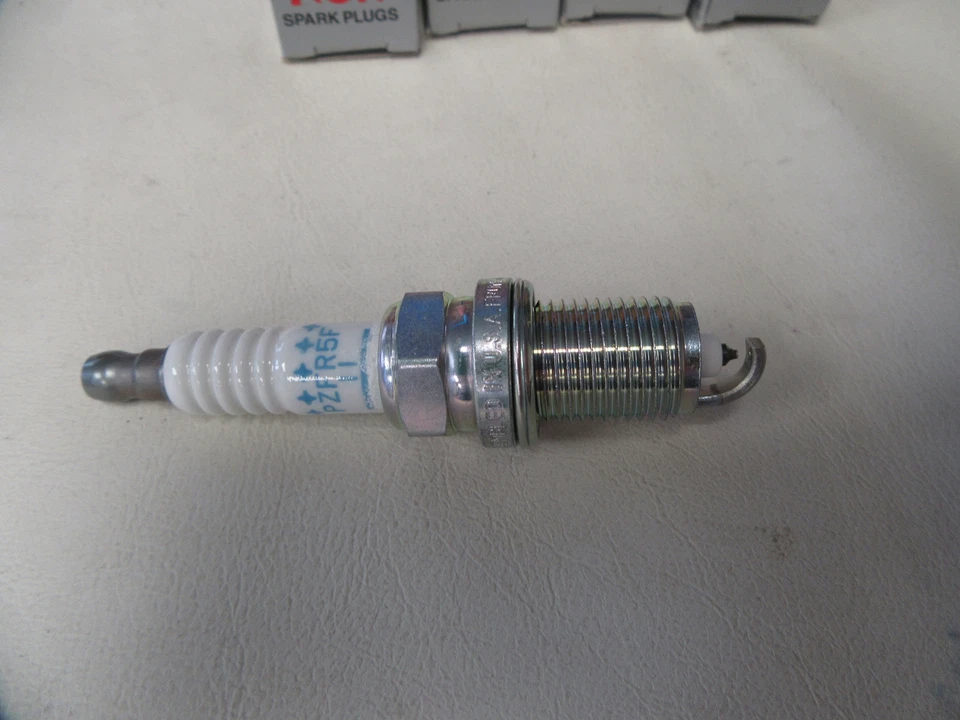 JUEGO DE (5) BUJÍAS NGK LASER PLATINUM PZFR5F-114363 BARCO MARINO Foto 2 de 4