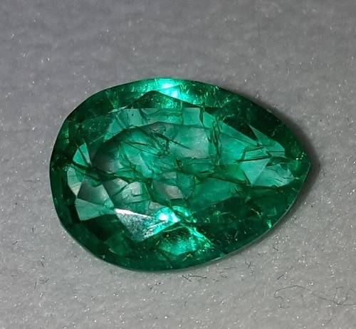 Emeraude naturelle Colombie Muso 0.722 cts avec certificat
