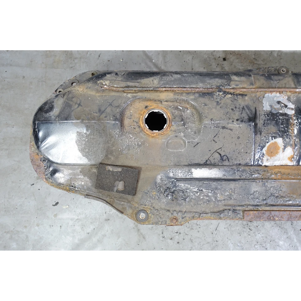 BMW E30 1988-1993 serie 3 último modelo metal tanque de combustible 63L OEM dañado Foto 2 de 4