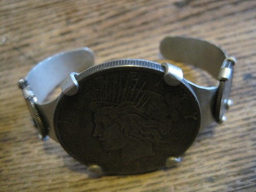 VTG HAMMERED SILVERTONE Cuff Bracelet w/1922 LADY LIBERTY Peace Dollar Coin&DIME - Picture 4 of 6