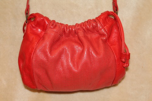 VINTAGE MARSHALL FIELD’S RED PERFORATED & SOLID GENUINE LEATHER DESIGN PURSE - Picture 5 of 20