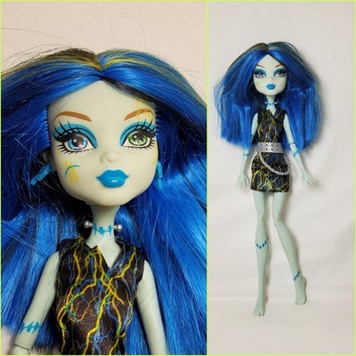 Monster High Doll Recharge Frankie Stein Electrified Blue Hair freaky fusion