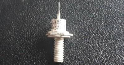 TEXAS INSTRUMENTS F228 DIODE NOS BOLZENMONTAGE 1 STÜCK (IS-910)