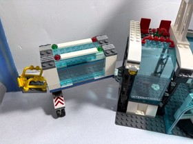 LEGO City: Airport 7894 (2006) Retired.