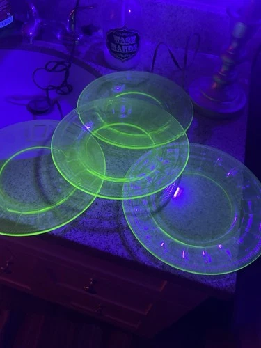 Vintage Uranium 8.5" Plates Green Depression Glass Lot of 4
