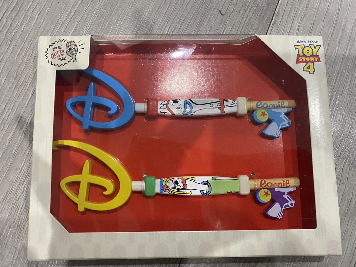 Disney Toy Story 4 Forky and Karen Beverly Collectible Key Set New with Box  