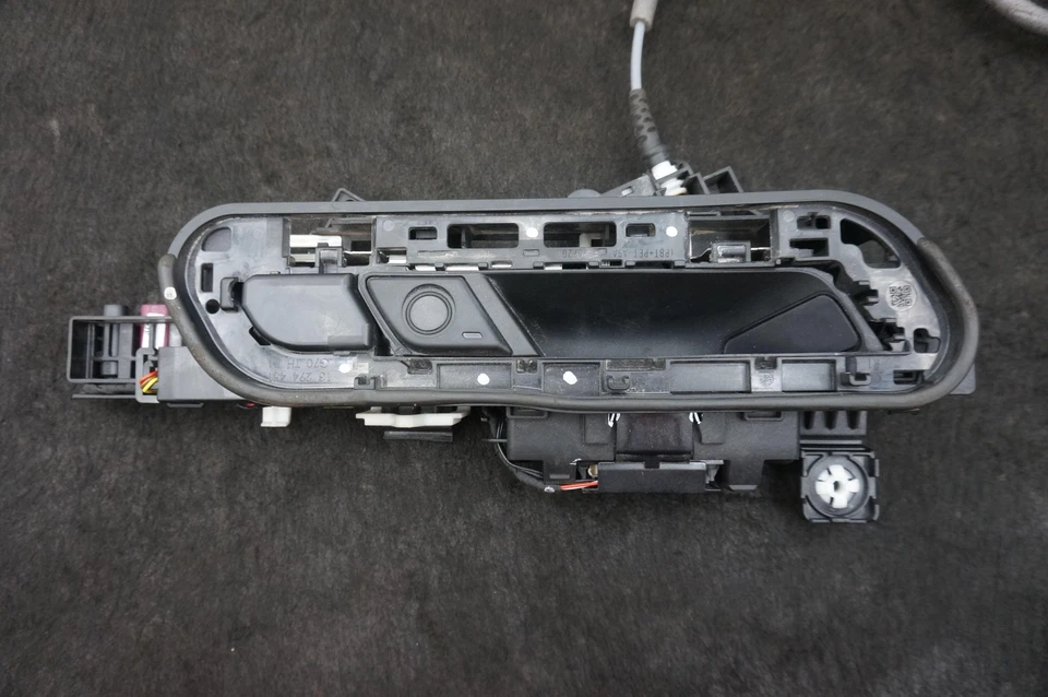 Manija de cerradura de pestillo de puerta trasera derecha 51215A67B44 BMW 760I xDrive G70 2023-24 Foto 4 de 4