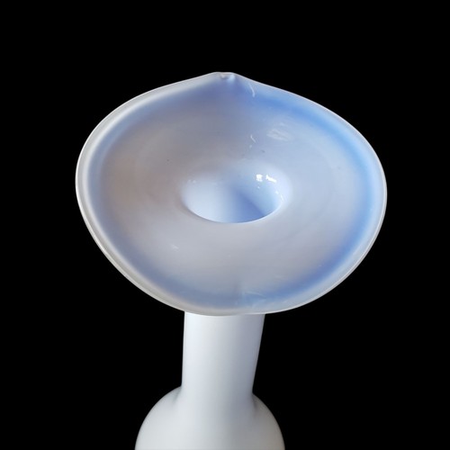 Vintage Hand Blown Jack-in-the-pulpit Cased Art Glass Vase Blue White - Picture 4 of 7