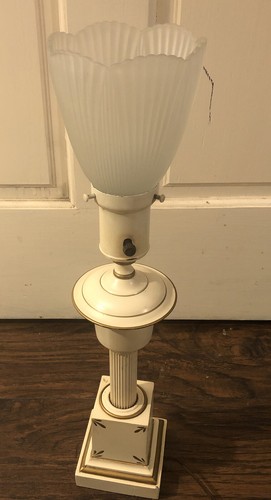 VTG Tole Ware Metal Lamp Beige With Gold Trim Tulip Glass Shade Neoclassical - Picture 9 of 9