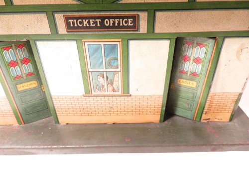 IVES PRE-WAR TRAINS- TINPLATE LITHOGRAPHED RR STATION W/RESTROOMS- 11 X 7"-W20 - Picture 6 of 7