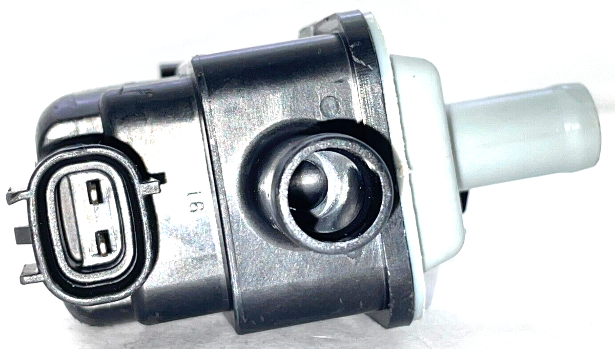 GENUINE/ OEM 25860-36100 VACUUM VALVE for TOYOTA RAV4 17-16 LEXUS