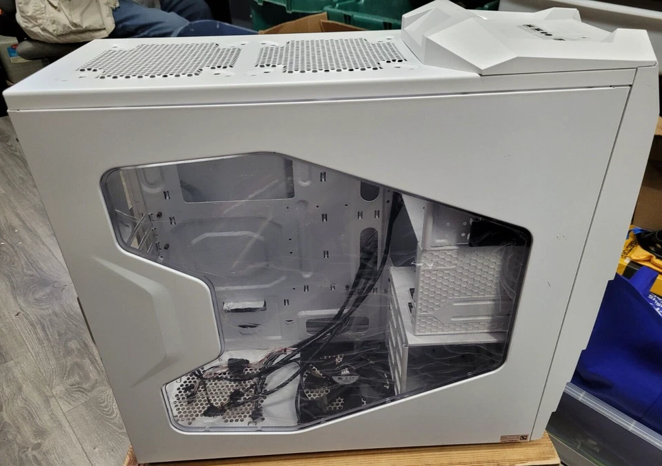New Without Box: Aorus Ultra White Computer Case with View Panel - Image 3 of 4