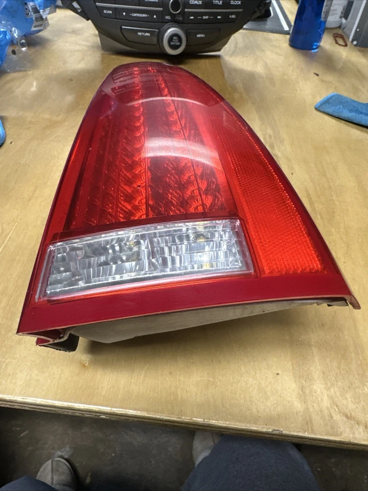 Conjunto de luz trasera derecha Cadillac DTS 2007-2011 15858152 Foto 3 de 4