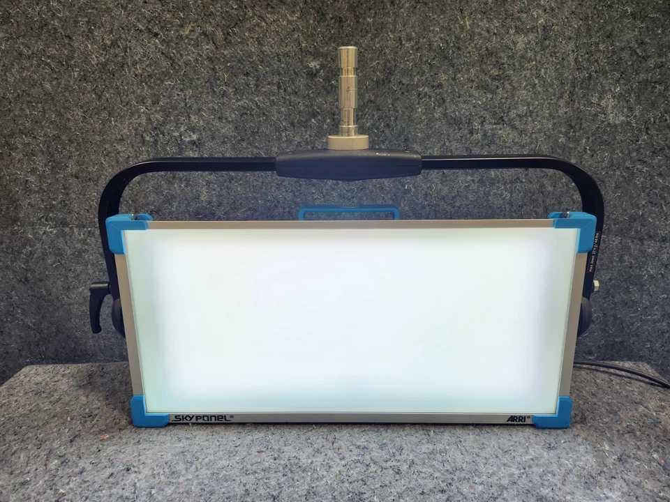 Панель мягкого освещения IRR S60-C SkyPanel RGBW цветная/белая светодиодная с блоком питания синяя - Изображение 3 из 4