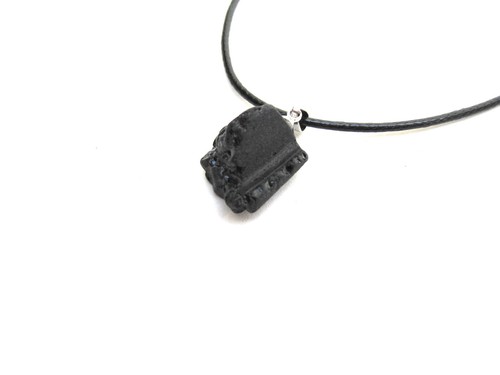 Turmalin Rohstein an Schmuckband 1,5 - 2 cm Naturbelassen mit Aufhänger schwarz - Bild 9 von 11