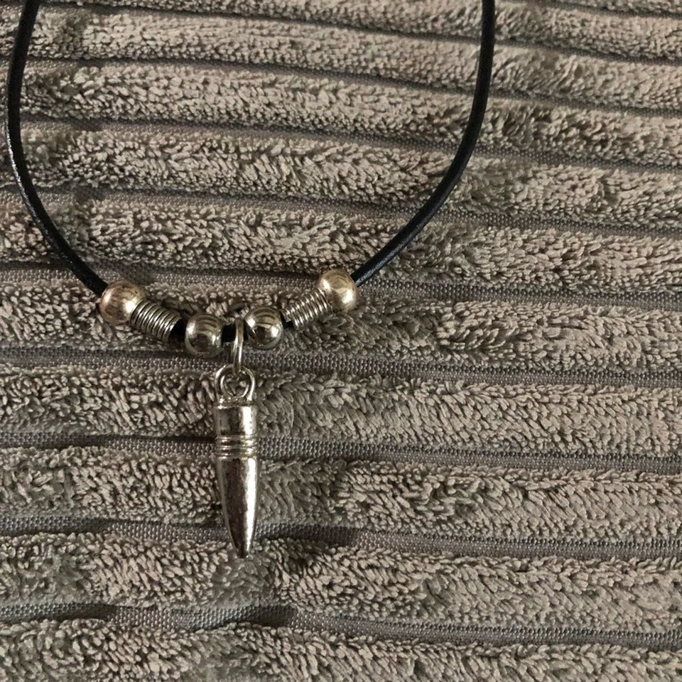 Colar de couro bala de estanho - Imagem 3 de 4