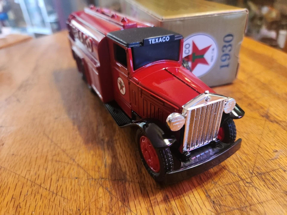 Diamond T Fuel Tanker 1930 Texaco 1990 ERTL TRUCK BANK Edición Limitada #7 con caja Foto 2 de 4