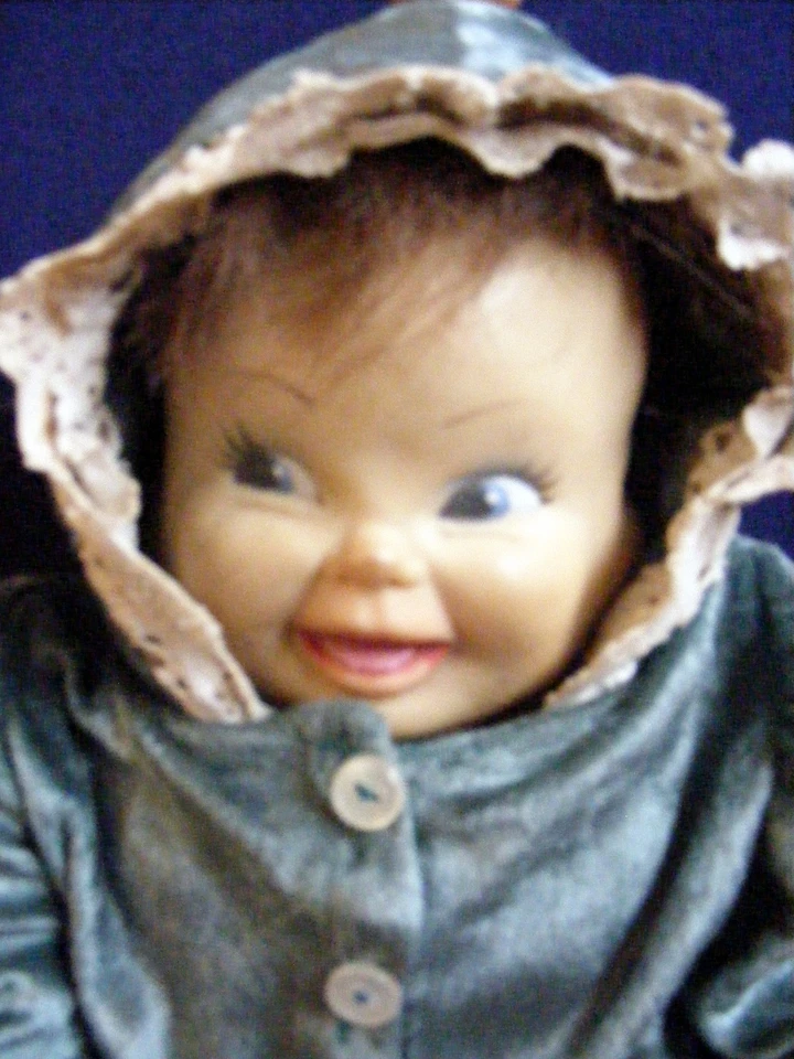 Rare poupée à 3 visages très ancien tête et mains en caoutchou T 56 cm - Photo 2/4