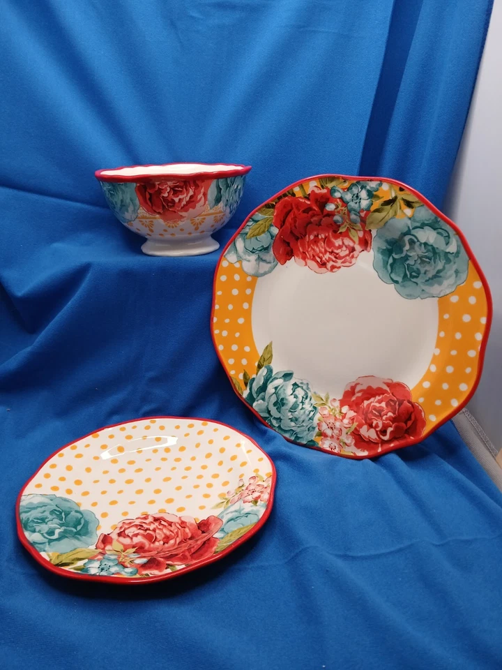 Juego de vajilla de 12 piezas The Pioneer Woman Red Blossom Jubilee Foto 2 de 4