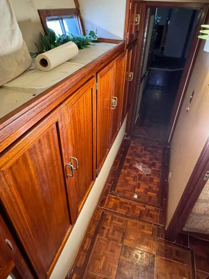 1980 57 foot Yacht / Cabin Cruiser Twin Engine 65 ft yacht - Image 2 of 4