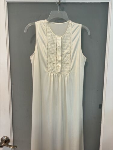Vintage 60’s Gossard Artemis Long Nightgown Size m