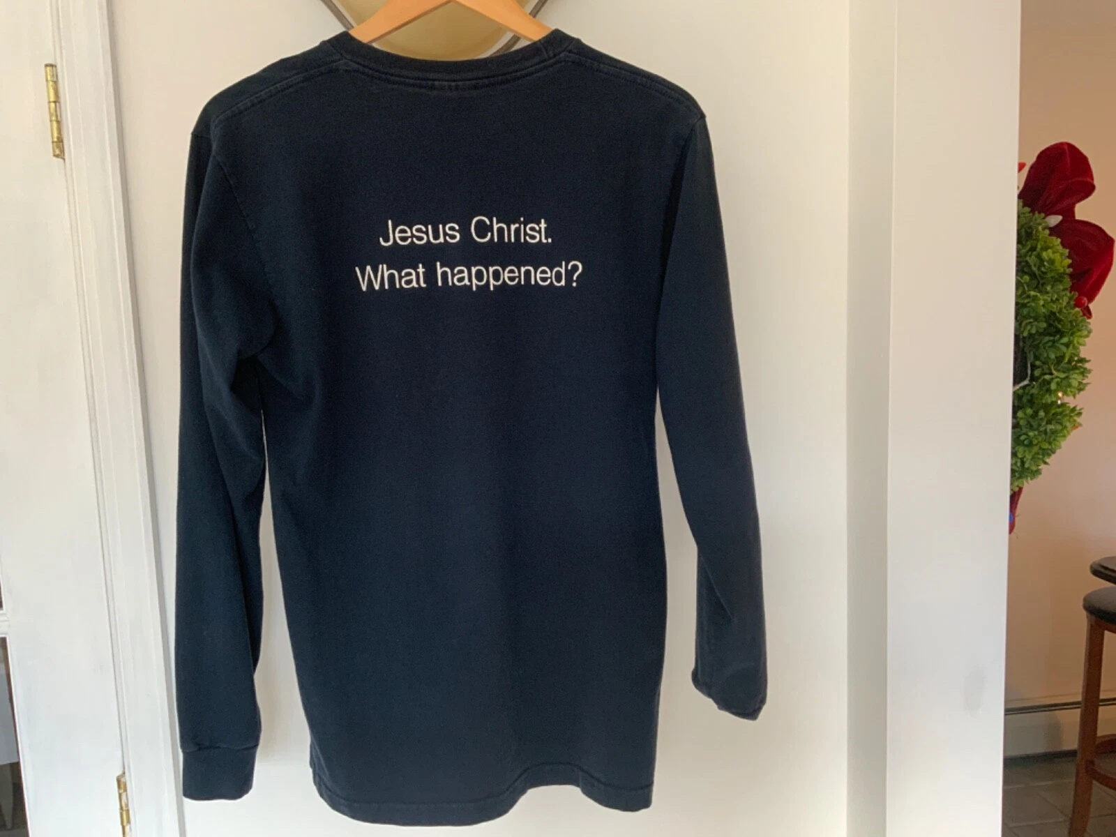 T shirt homme suprême design bleu marine Jésus Christ que s’est il passé ? Taille M
