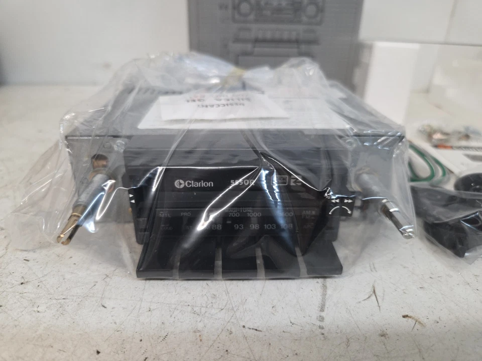 Vintage NOS Clarion 5550R AM/FM Stereo Cassette Reciever Shaft Mount Old School  - Image 3 of 4