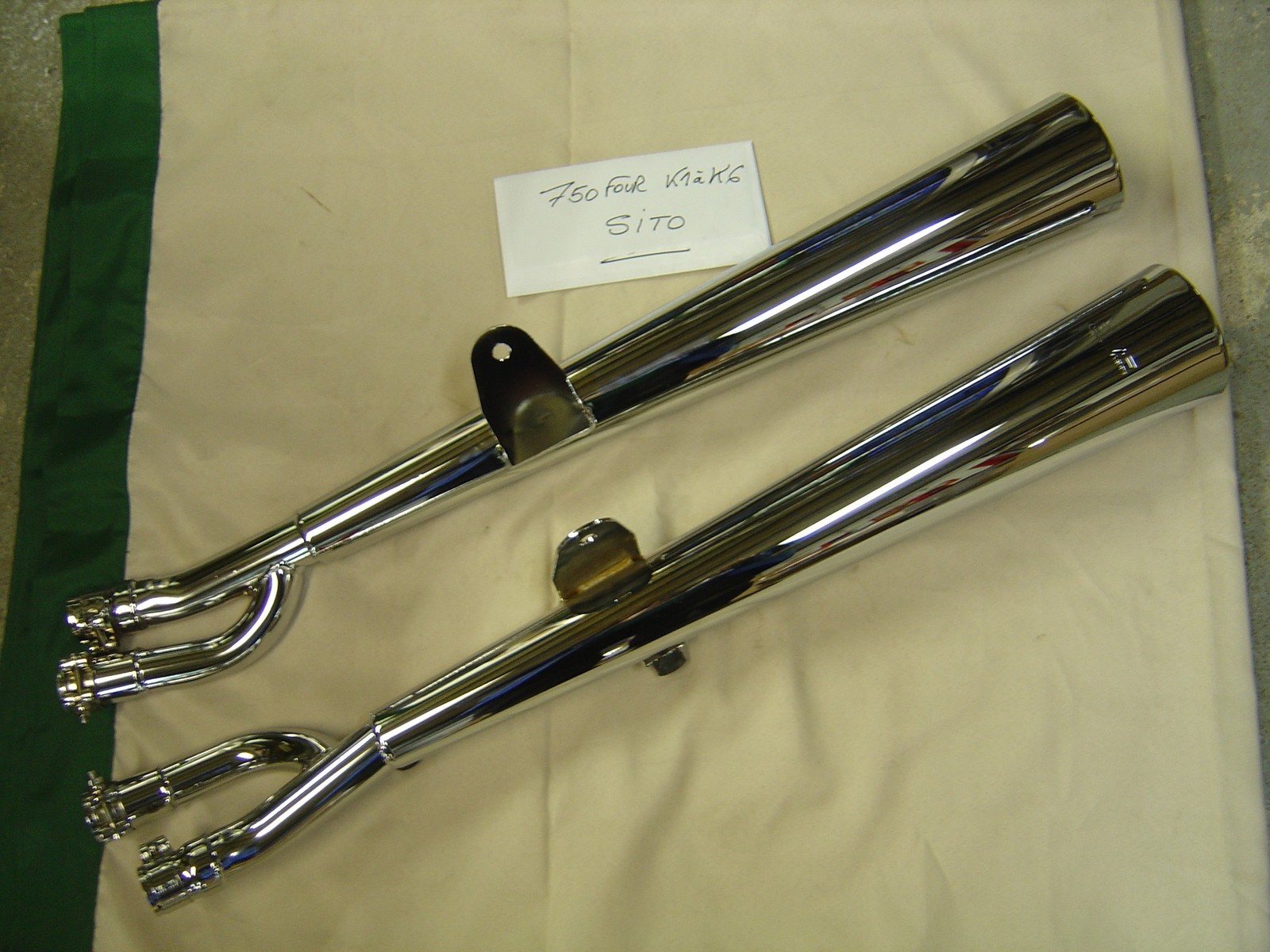 Echappement SITO 4en2 HONDA 750Four de rechange haut de gamme avec finition chrome miroir