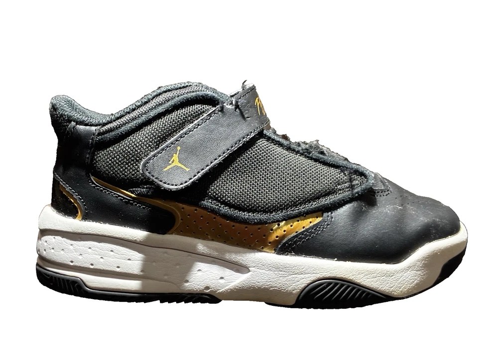 Zapatos de baloncesto Jordan Max Aura 4 para hombre talla 1y negros/blancos/dorados DN3687-007 Foto 2 de 4