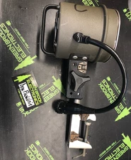 DYNALITE FLASH UNIT - DYNALITE - NICE BRACKET, NEEDS NEW BULB, FOR PARTS