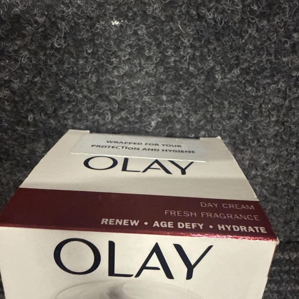Olay Regenerist 3 Point Moisturiser Anti-Ageing Hydrating 50ml Niacinamide - Image 2 of 2