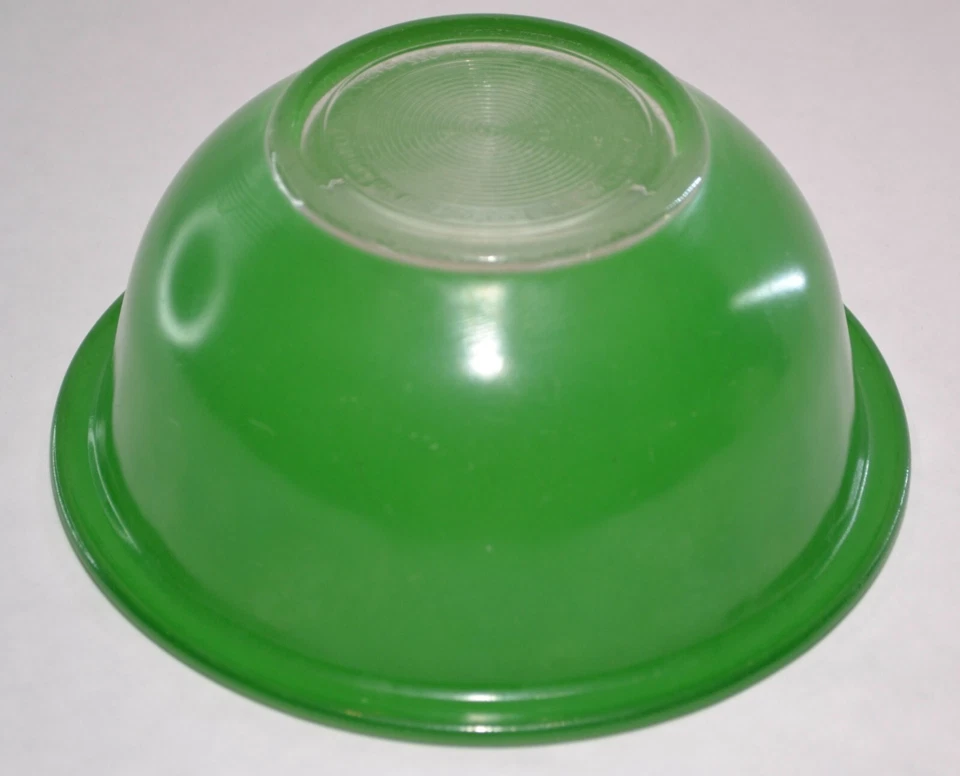 322 PYREX CORNING 30 Solid Green - Rare - Good Vintage condition - Image 4 of 4