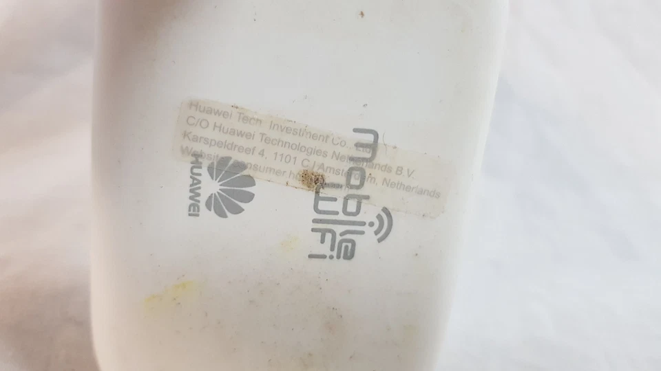 Huawei e5330bs-2 3G unlocked Mobile Wi-Fi Hotspot White Unit Only - Image 3 of 4