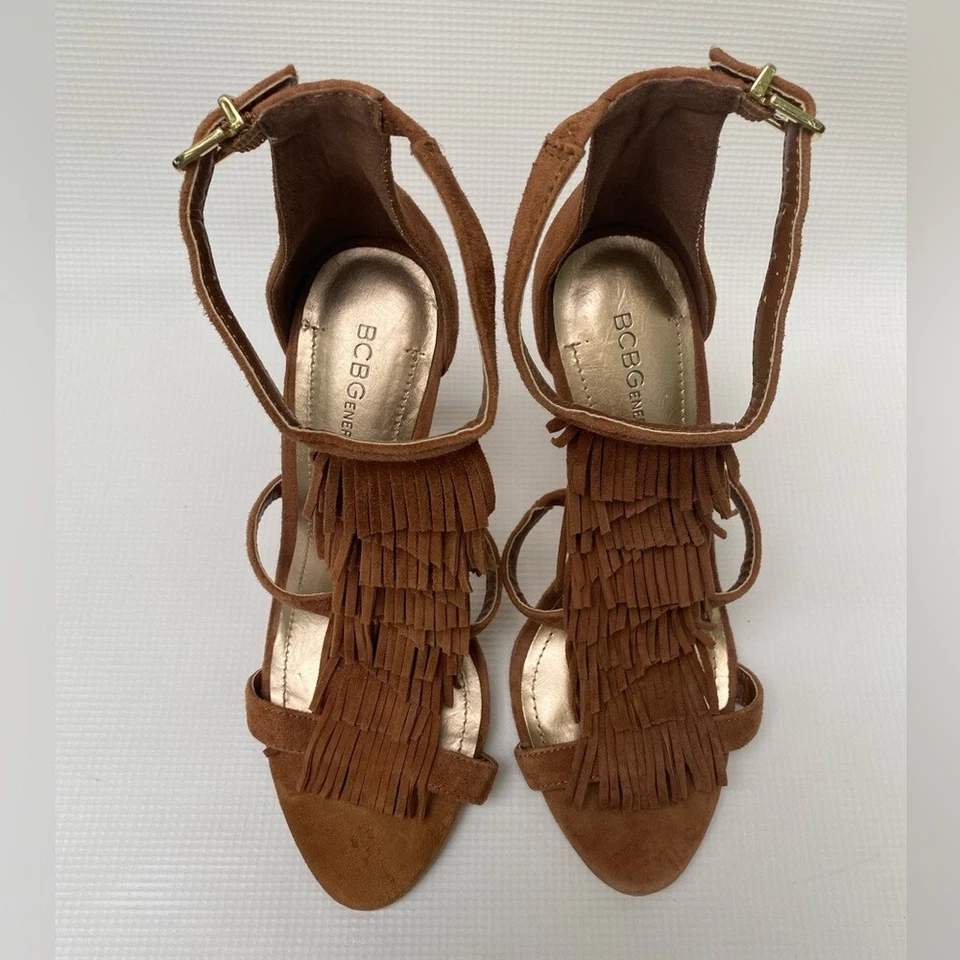 Sapatos BCBG marrom camurça franja salto alto estilingue costas Western Country flare tamanho 6 - Imagem 2 de 4