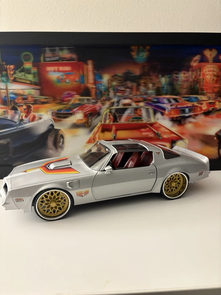 Greenlight 1/18 Scale Diecast 1977 Pontiac Firebird T/A - Silver - Image 2 of 4