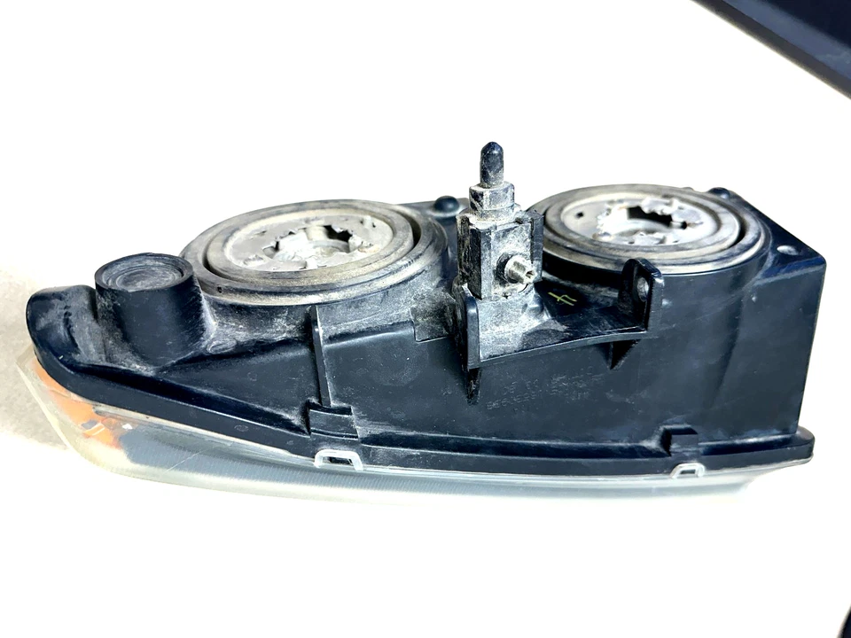 #88 - 2003-2007 Chevrolet GM OEM Silverado Avalanche parte del faro derecho #15207138 Foto 4 de 4