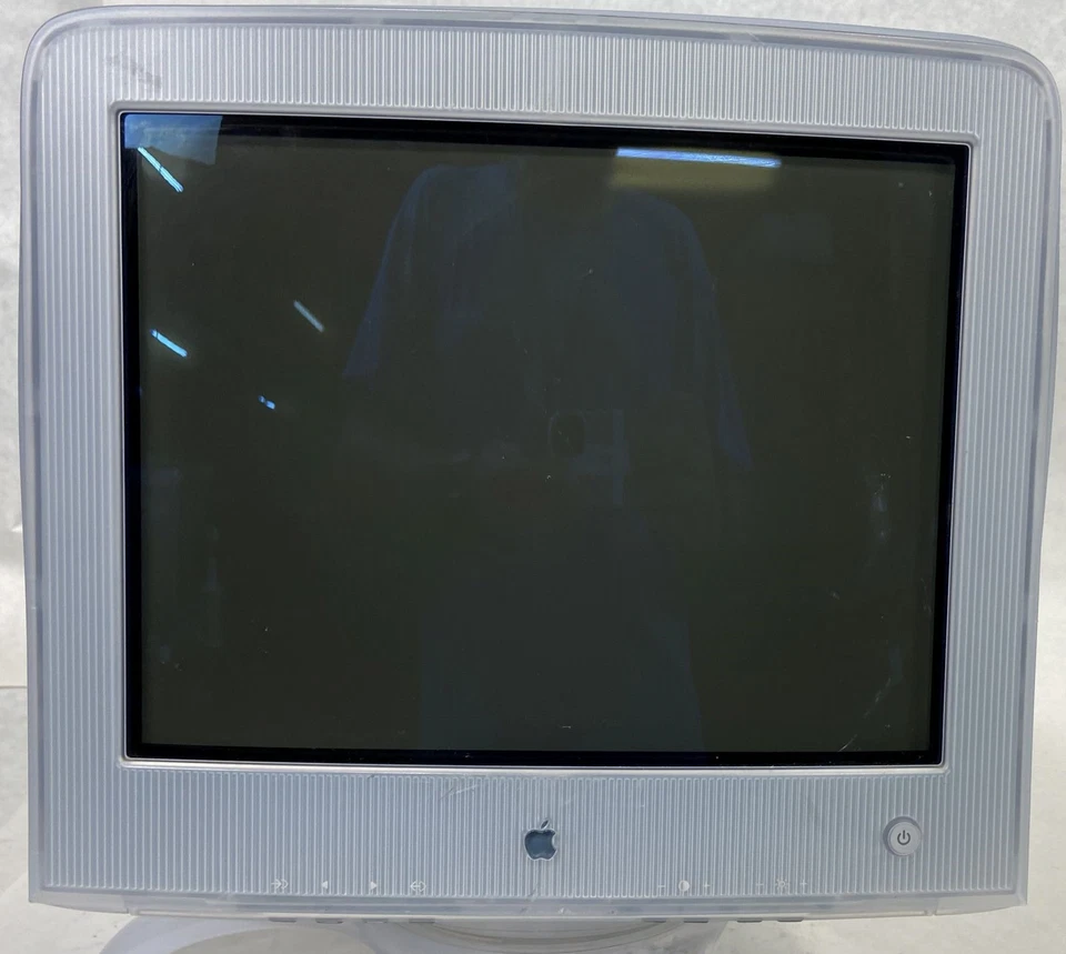Vintage Apple M6496 Studio Display 17" CRT 800x600 VGA Monitor *Parts/Repair* - Image 2 of 4