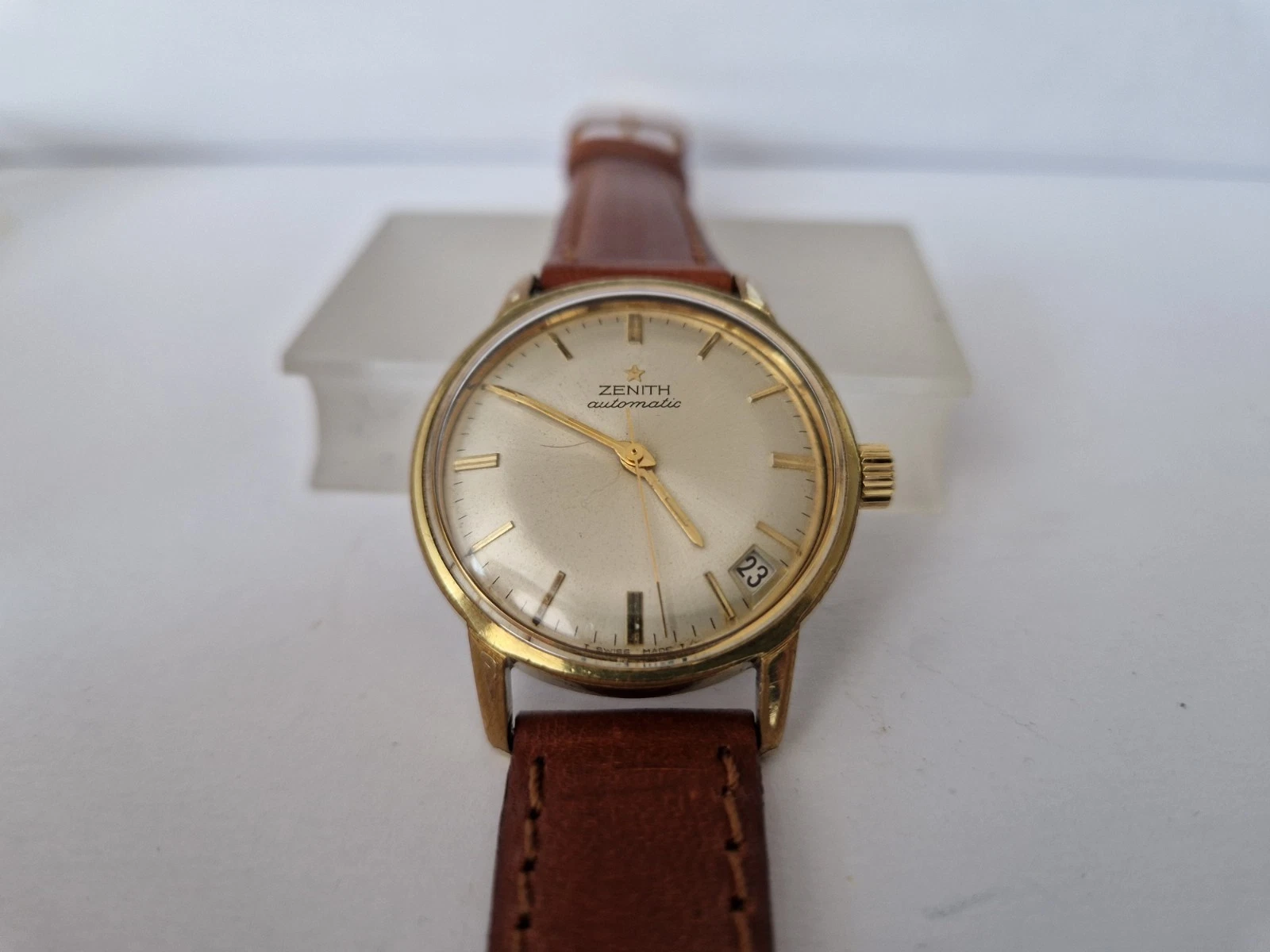 Zenith — Zenith Automatic - Cal 2542 PC -Gold Plated Case -Date  28 Jewels.