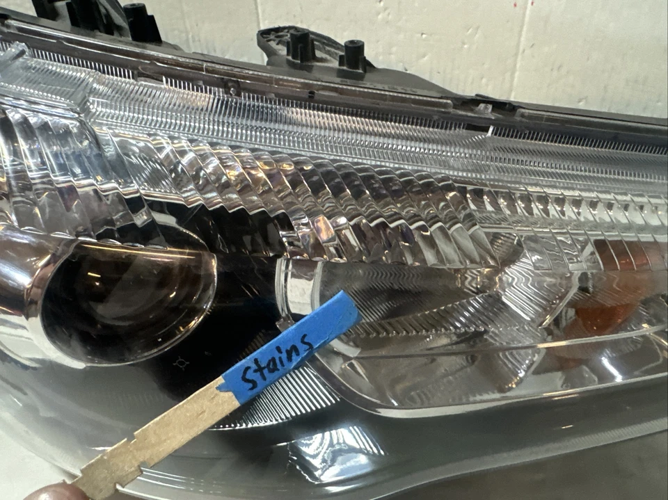 Faro halógeno Mitsubishi Outlander Sport 11-19 diestro Passngr Aftermarkt 8301C224 Foto 2 de 4