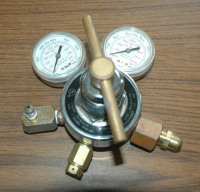 GENERICO NITROGEN COMPRESSED GAS REGULATOR MODEL 452N-450