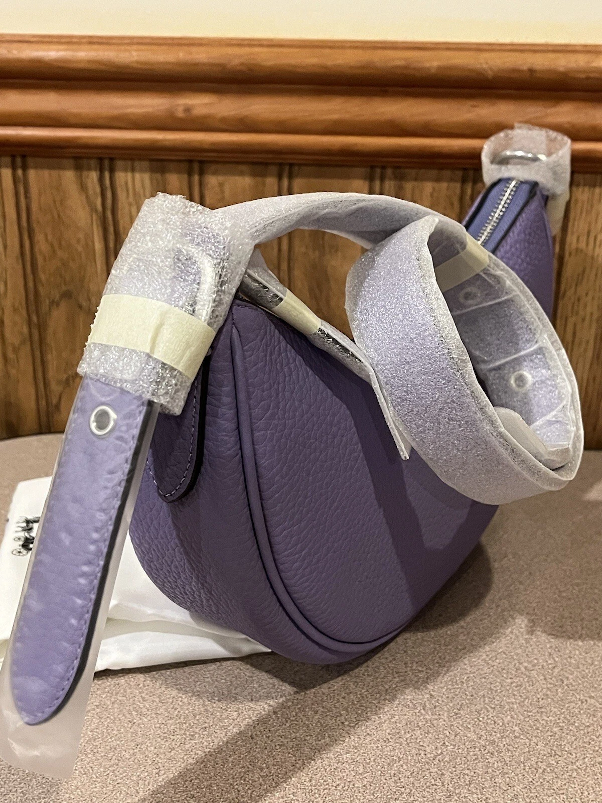 Borsa a tracolla Coach Luna nuova con etichetta morbida pelle di ciottoli viola chiaro viola CC439