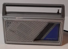 Soundesign Solid State 2 Band AM FM Radio Model 2207 AC/DC Vintage WORKS