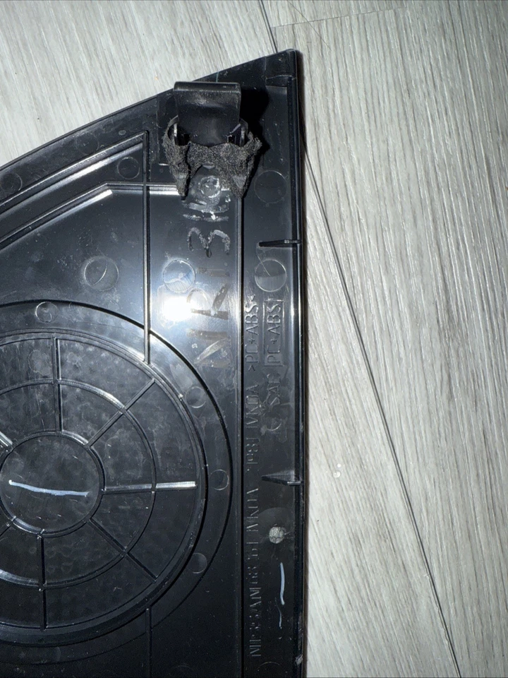 Nissan Rogue 2008-2013 tablero central delantero altavoz cubierta bisel sin agujeros OEM Foto 3 de 3